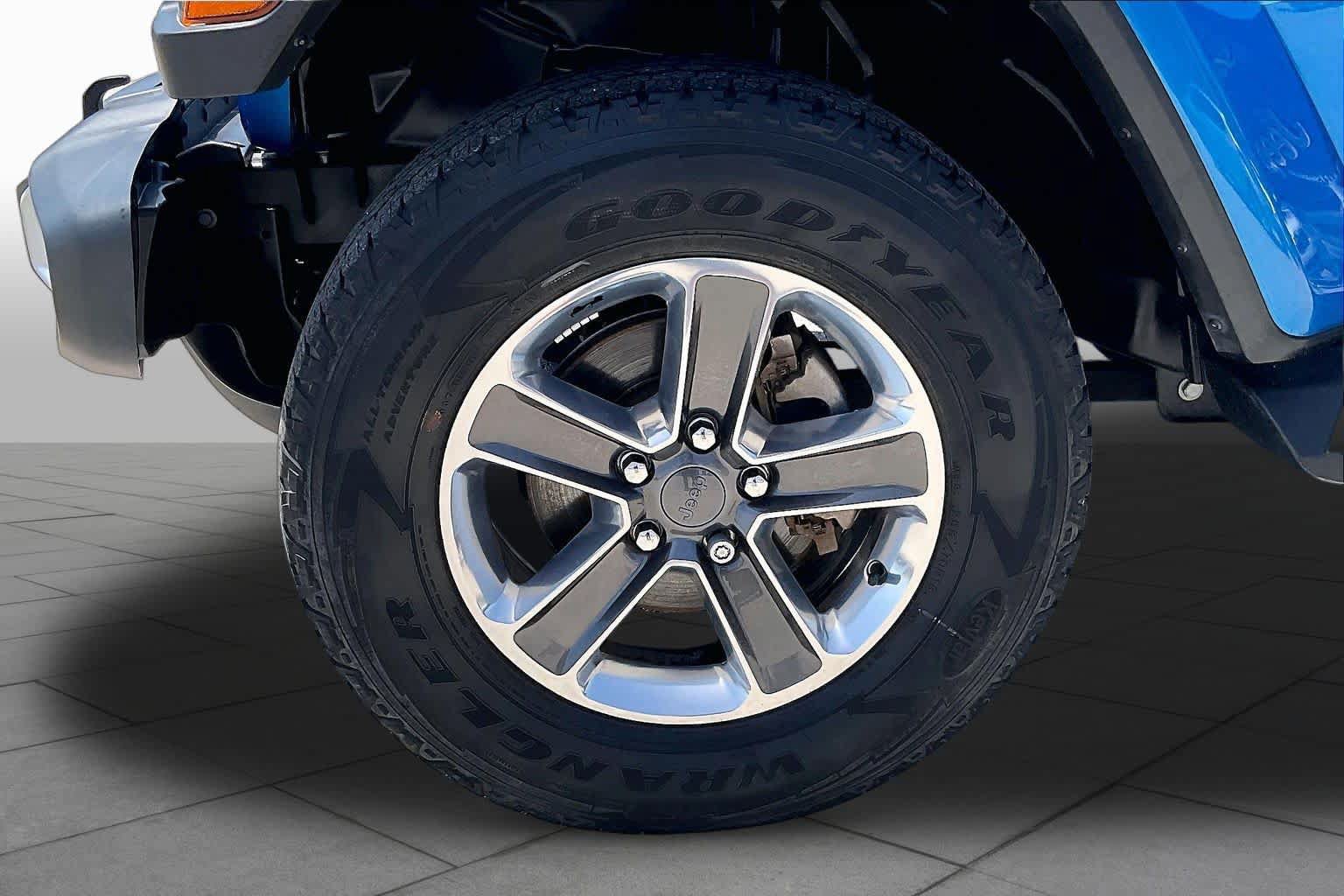 Used 2022 Jeep Wrangler Unlimited Sahara w/ LED Lighting Group AWD/4WD image 10