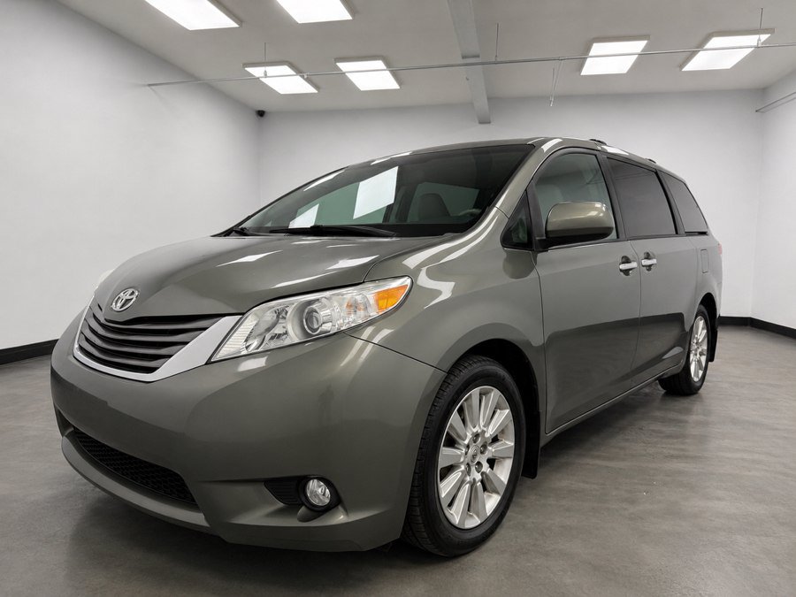 Used 2011 Toyota Sienna XLE w/ Premium Pkg AWD/4WD image 2