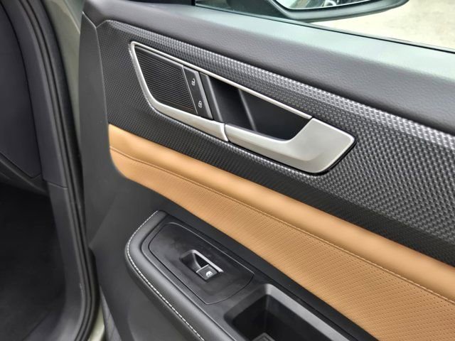 Used 2025 Volkswagen Atlas Cross Sport SEL image 29