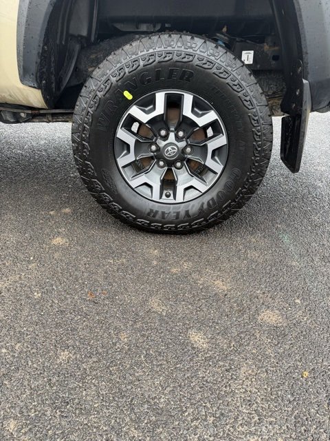 Certified 2018 Toyota Tacoma TRD Off-Road image 12