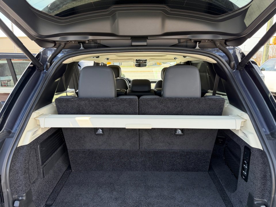 Used 2024 Land Rover Range Rover Long Wheelbase SE image 15