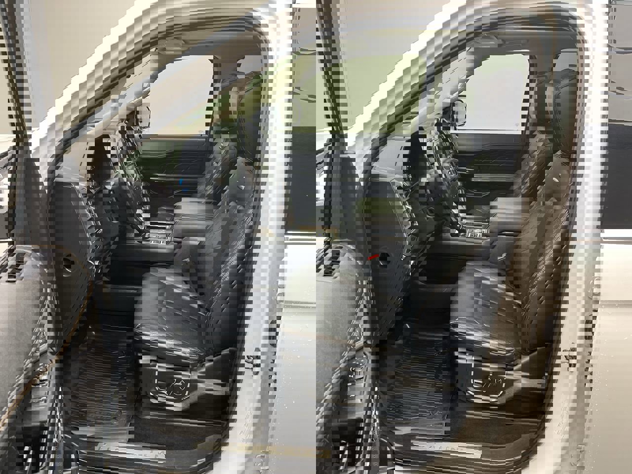 Used 2019 Ford Expedition Platinum image 3