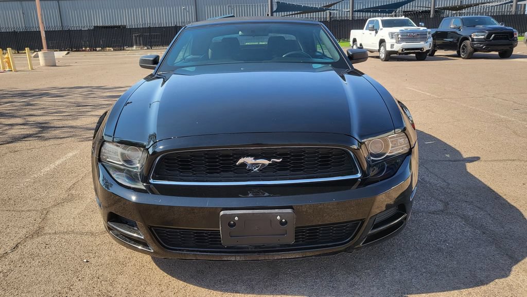 Used 2014 Ford Mustang Convertible RWD image 3