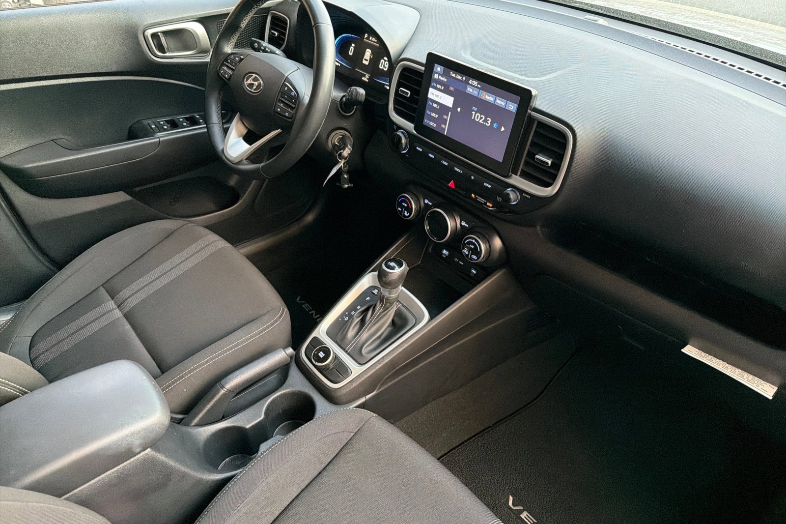 Certified 2023 Hyundai Venue SEL image 20