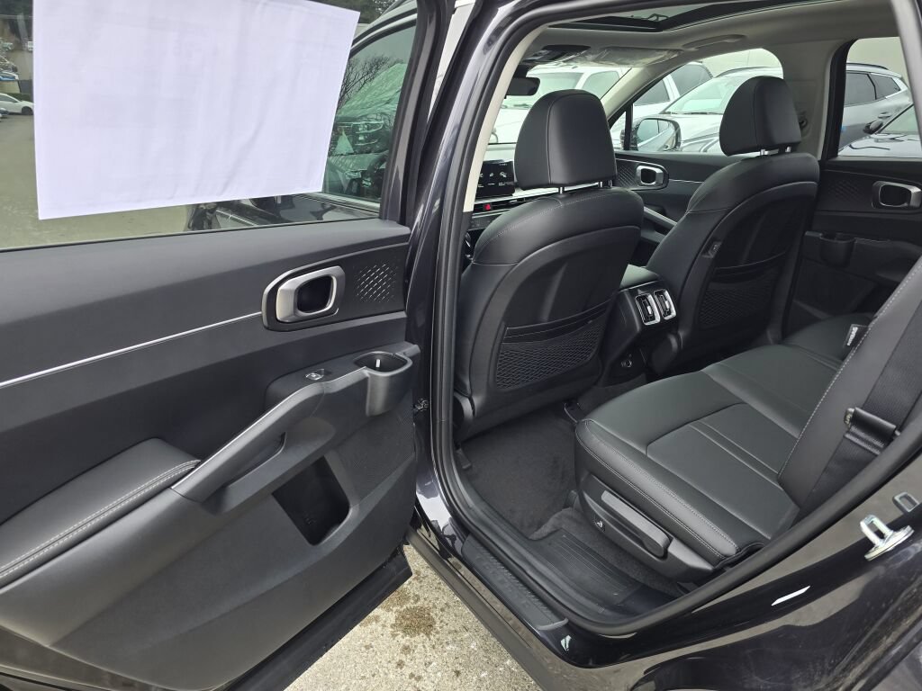 New 2026 Kia Sorento S w/ S Panoramic Sunroof Package FWD image 15