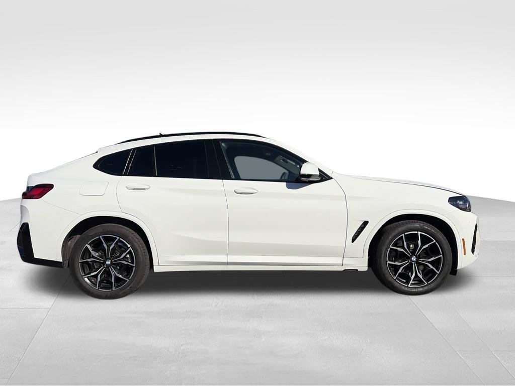Used 2025 BMW X4 xDrive30i w/ Premium Package AWD/4WD image 2