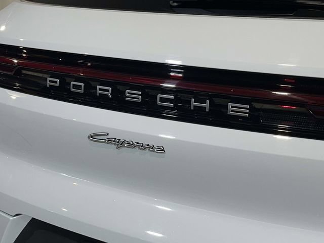 Certified 2025 Porsche Cayenne E-Hybrid image 11