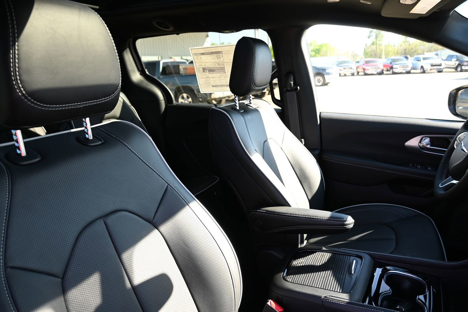 New 2026 Chrysler Pacifica Limited image 25