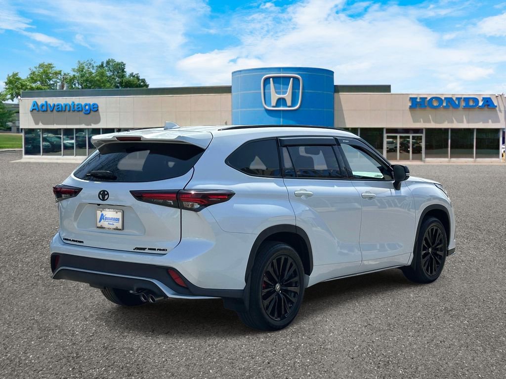 Used 2024 Toyota Highlander XSE AWD/4WD image 5