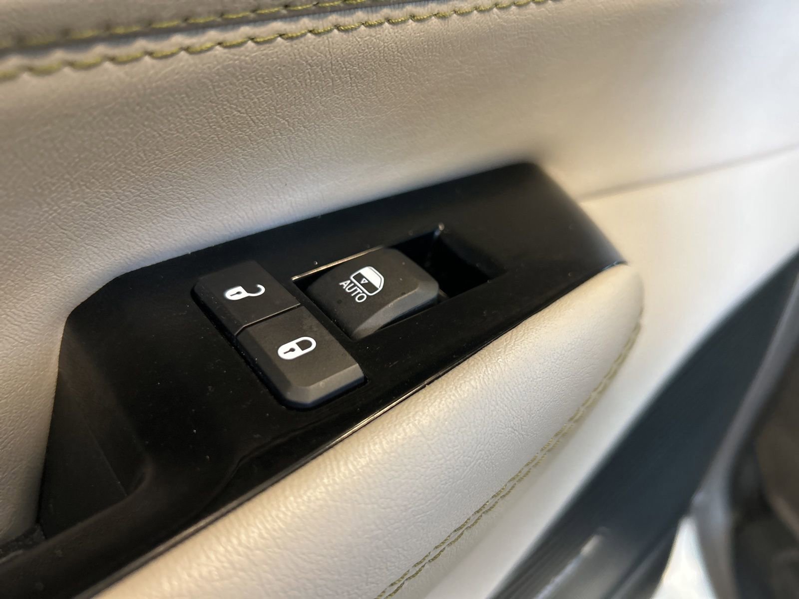 Used 2024 Jeep Wagoneer L Series II w/ Flexible Seating Group image 14