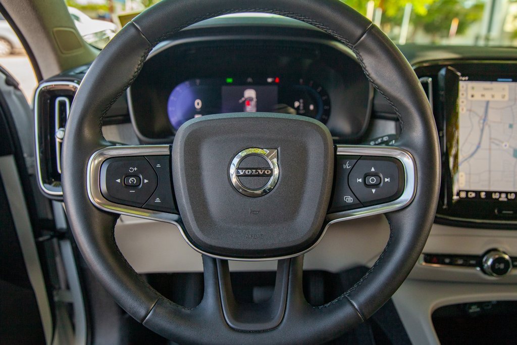 Used 2023 Volvo XC40 B4 Ultimate w/ Protection Package Premier image 17