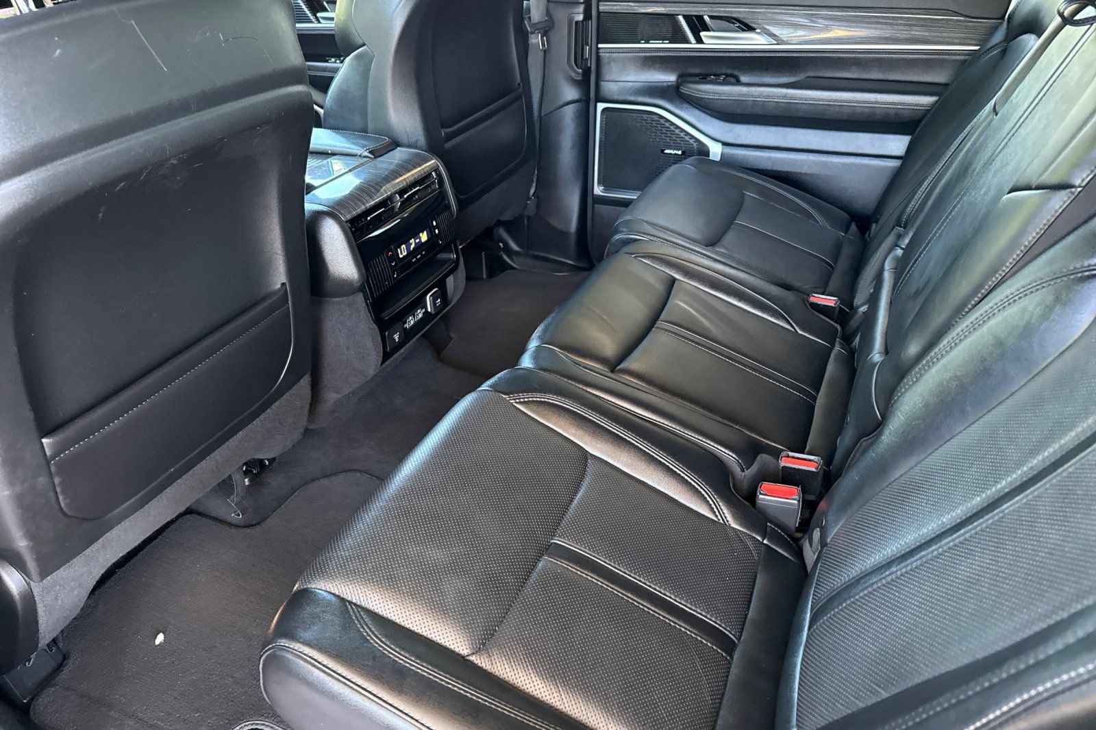 Used 2022 Jeep Wagoneer Series III AWD/4WD image 6