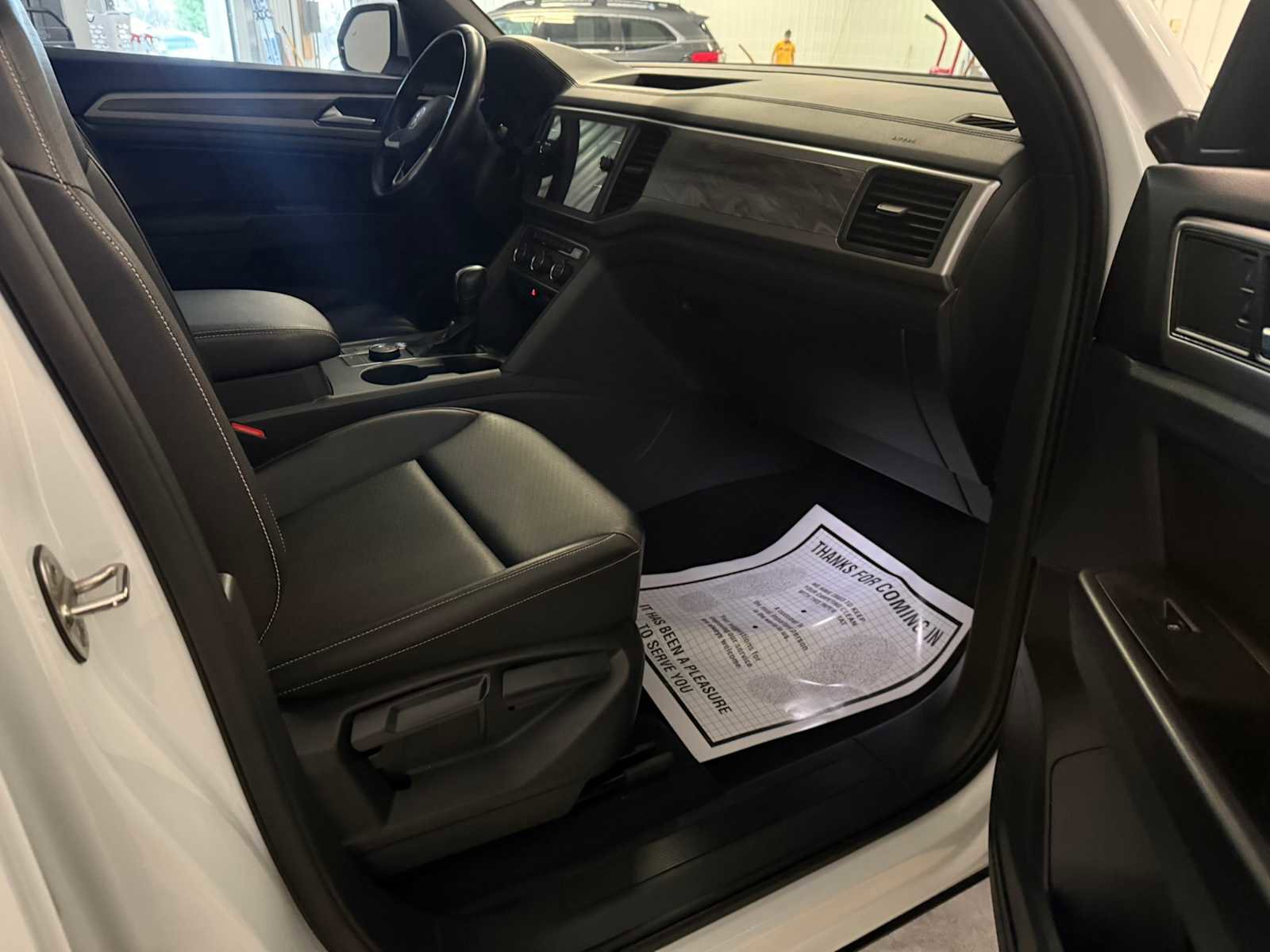 Certified 2020 Volkswagen Atlas Cross Sport SE w/ Panoramic Sunroof Package image 28