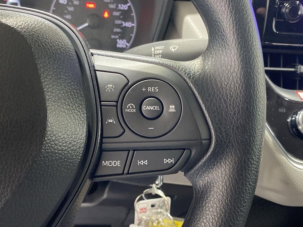Used 2025 Toyota Corolla LE image 33