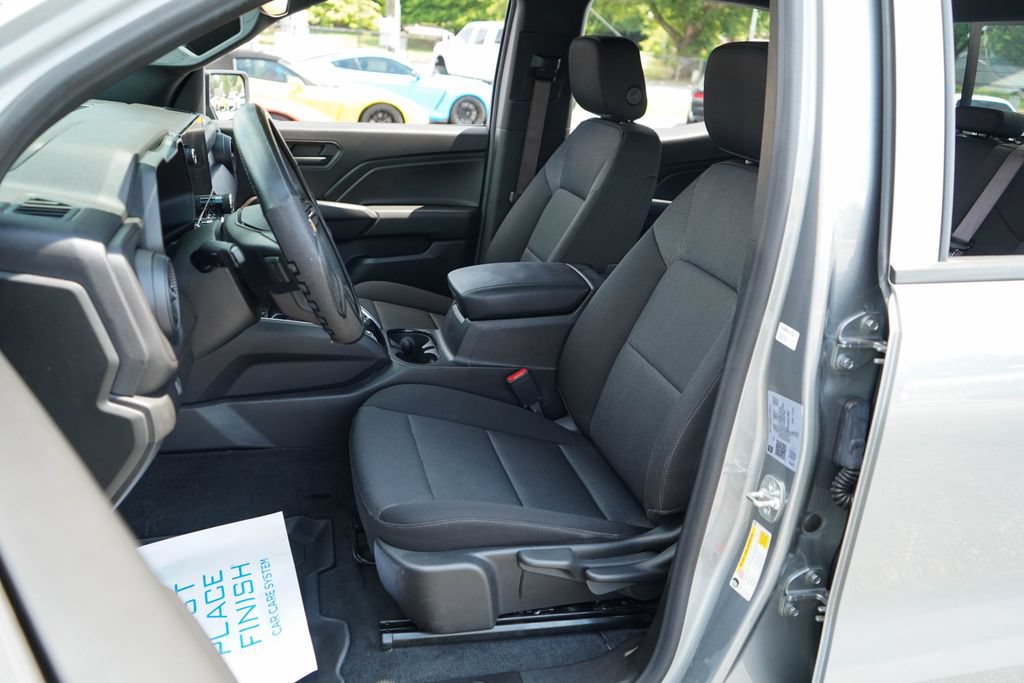 Used 2025 Chevrolet Colorado W/T RWD image 6