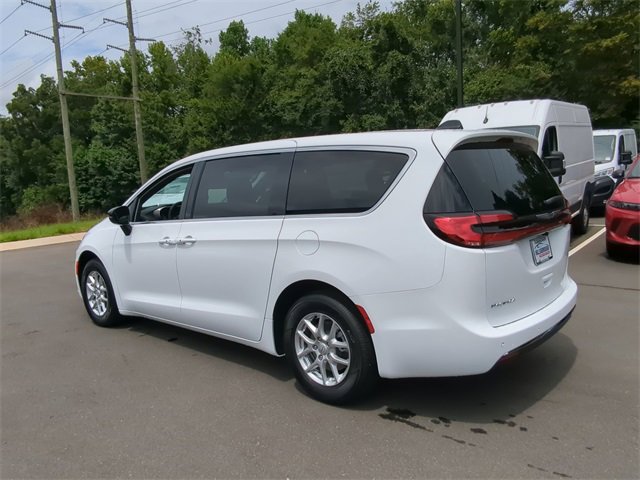 New 2026 Chrysler Pacifica Select image 17