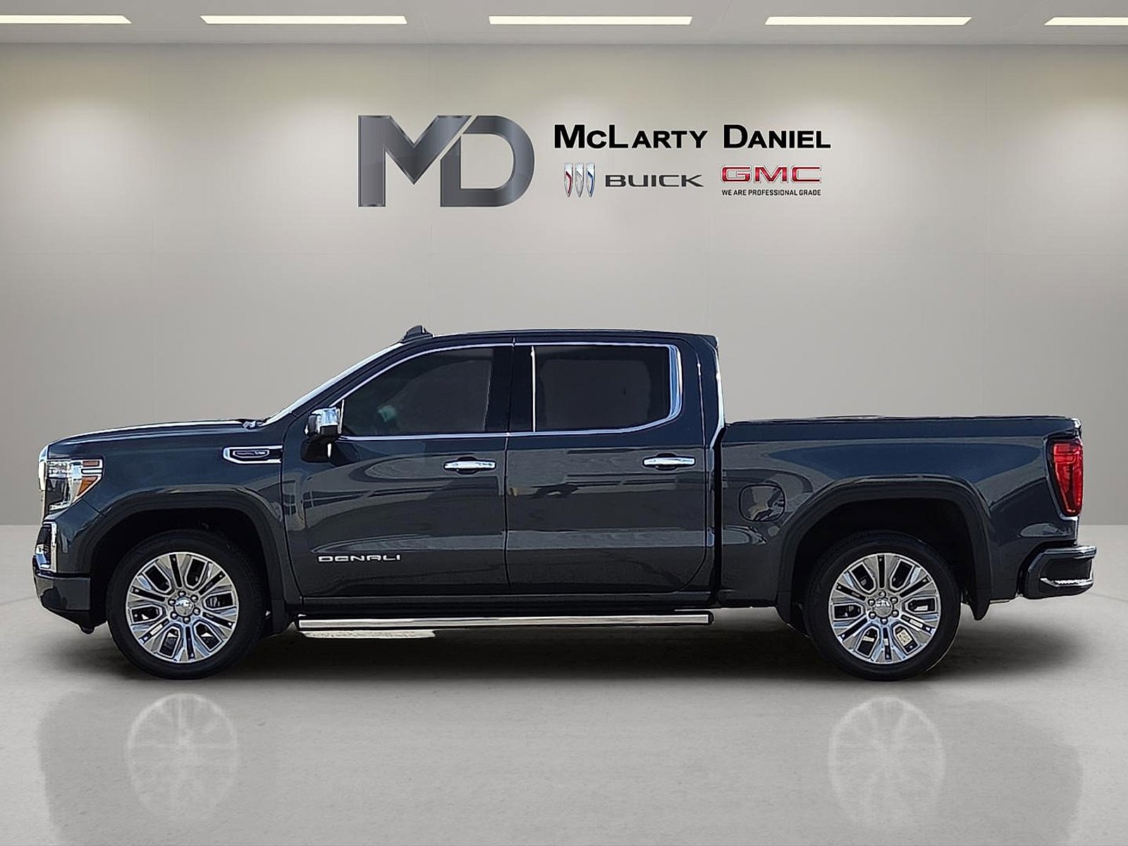 Used 2022 GMC Sierra 1500 Denali w/ Denali Premium Package image 3