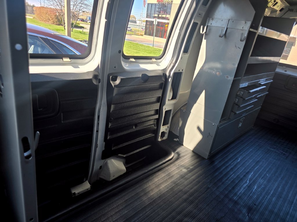 Used 2006 Chevrolet Express 2500 RWD image 26