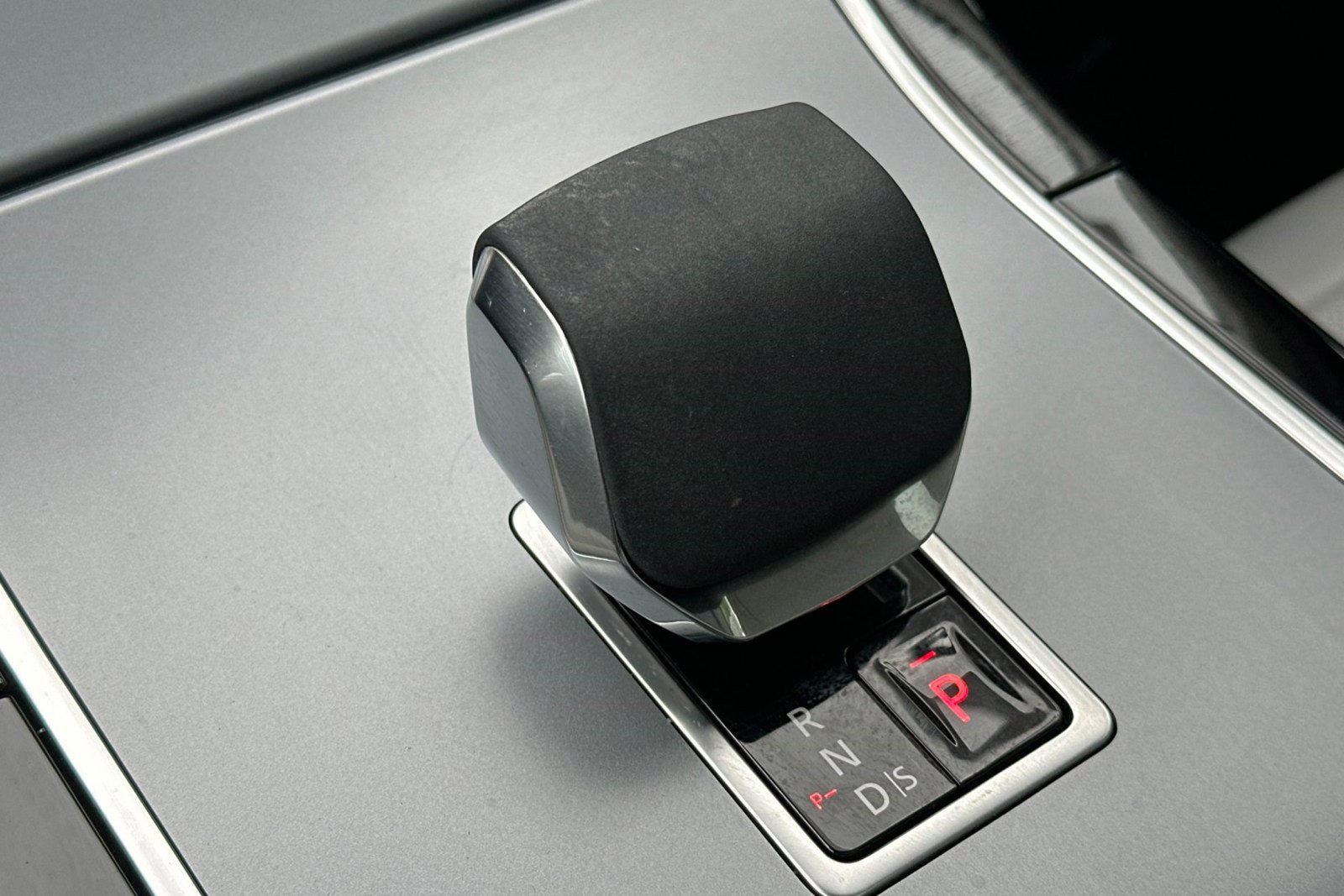 Certified 2025 Land Rover Range Rover Velar S image 24