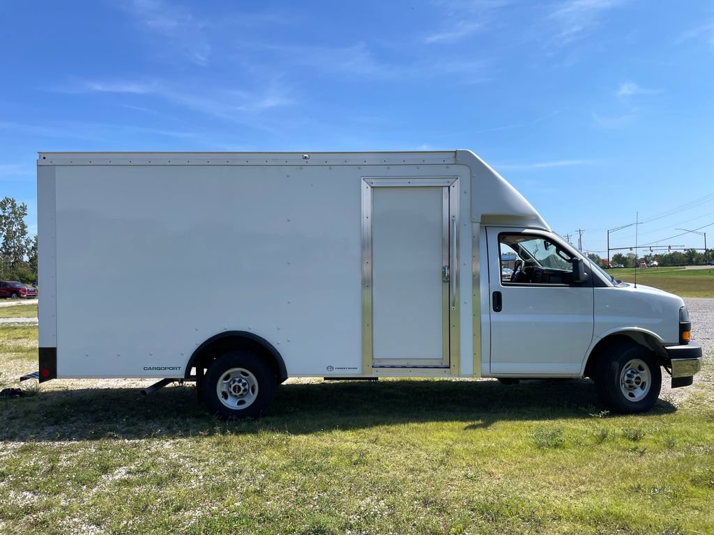 New 2025 GMC Savana 3500 w/ Power Convenience Package RWD image 8