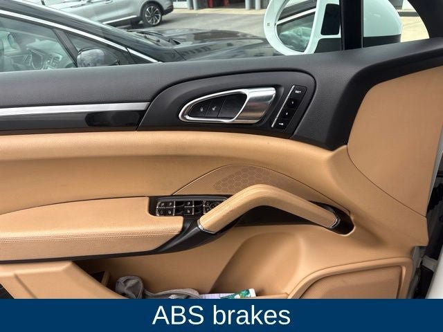 Used 2018 Porsche Cayenne AWD/4WD image 19