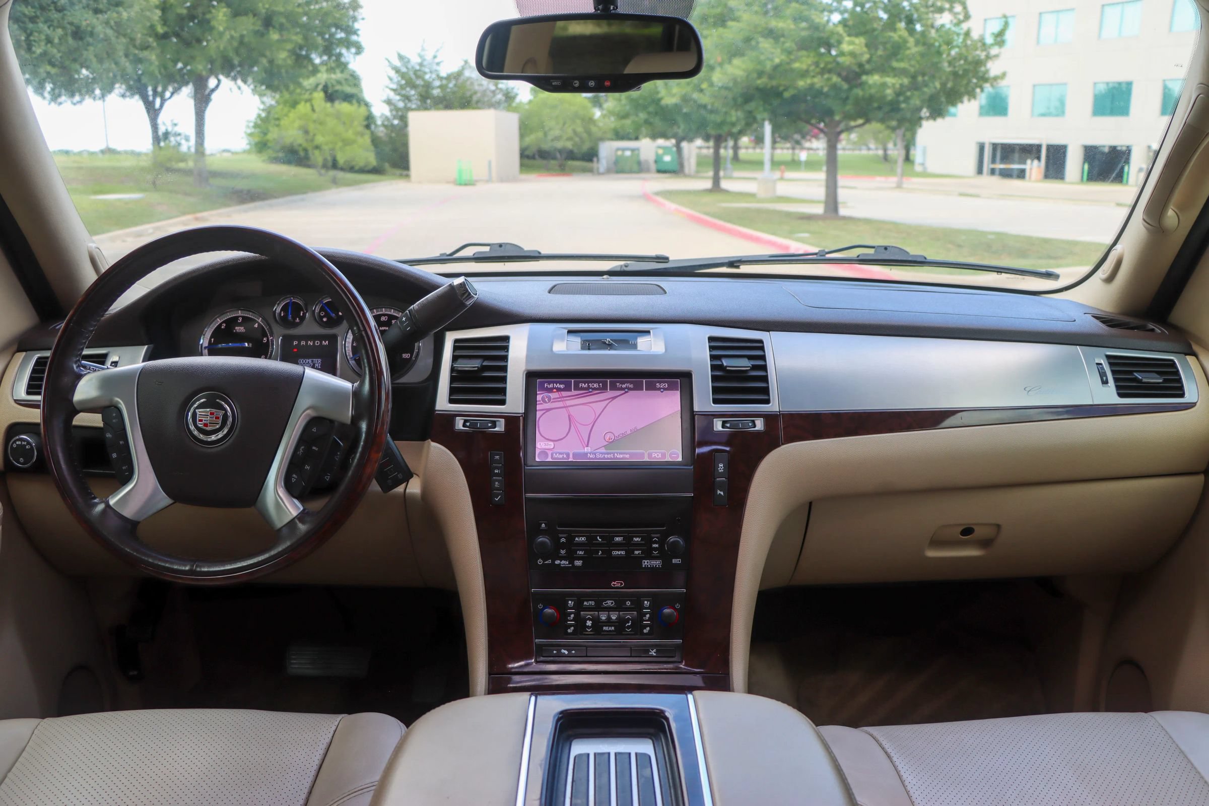 Used 2014 Cadillac Escalade Premium RWD image 30