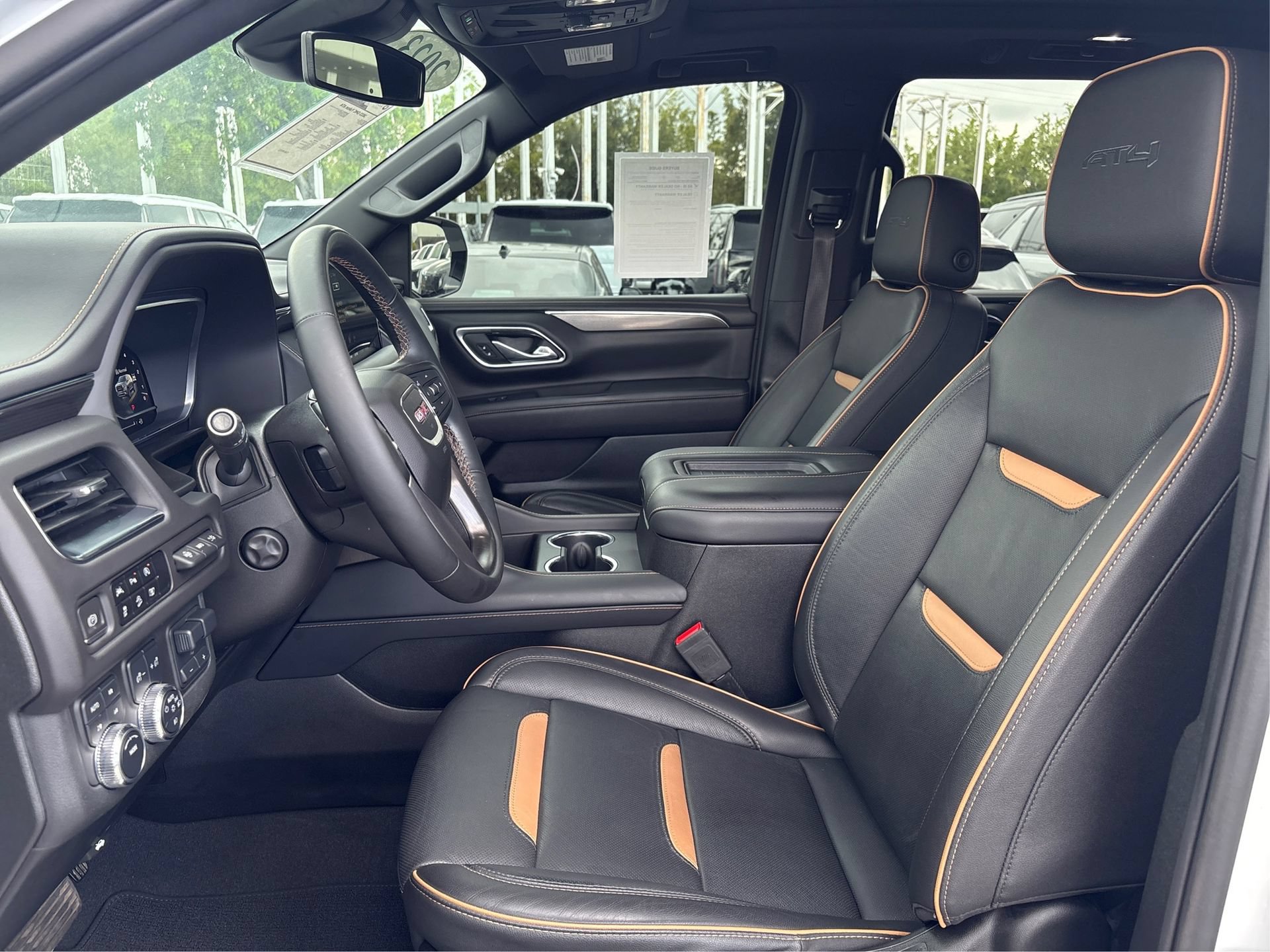 Used 2023 GMC Yukon AT4 w/ Technology Package AWD/4WD image 9