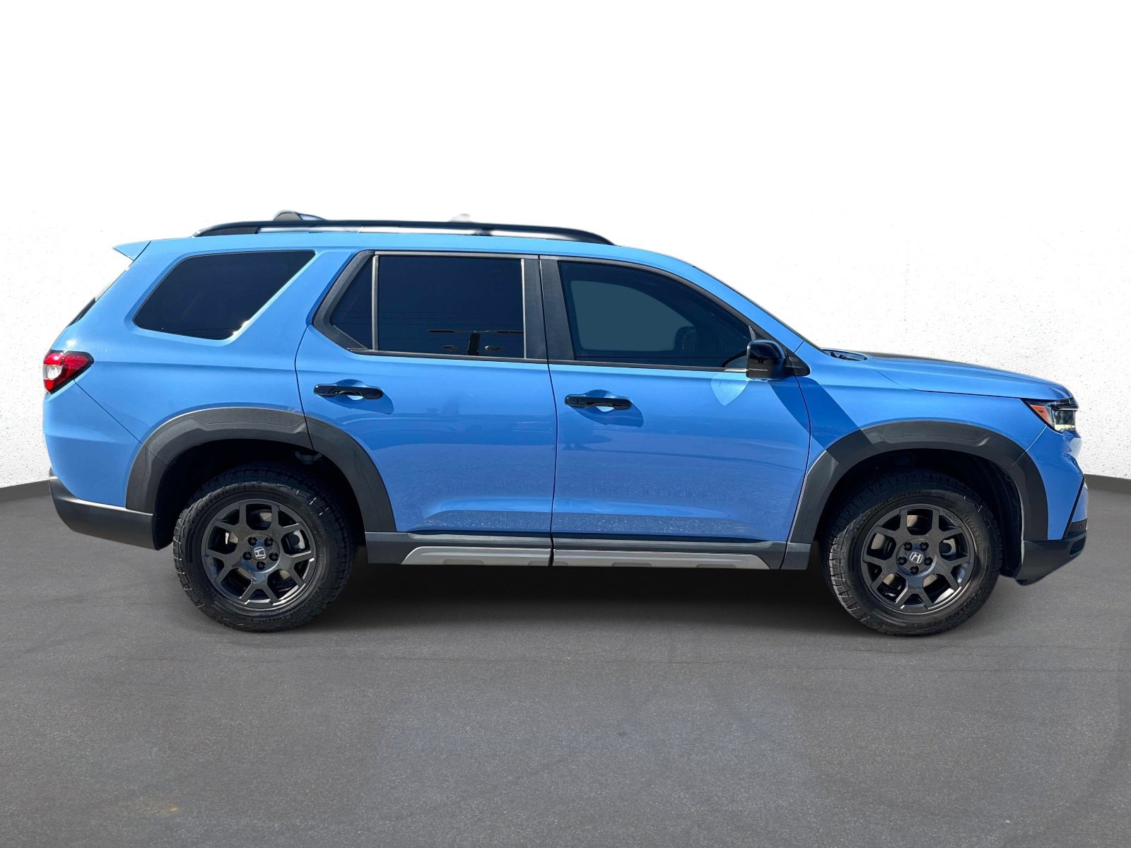 Used 2023 Honda Pilot TrailSport image 2