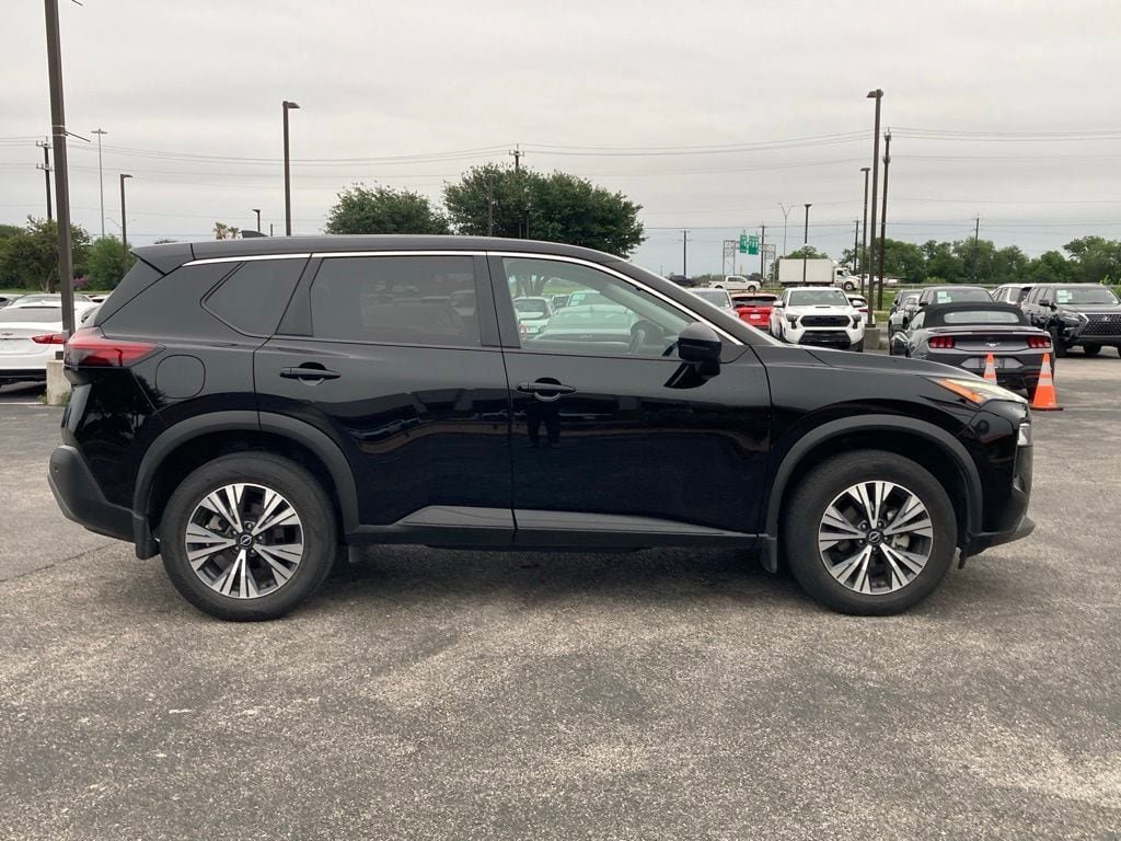 Used 2022 Nissan Rogue SV AWD/4WD image 3