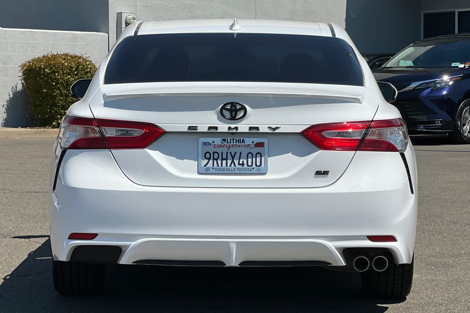 Used 2020 Toyota Camry SE w/ Carpet Mat Package FWD image 8