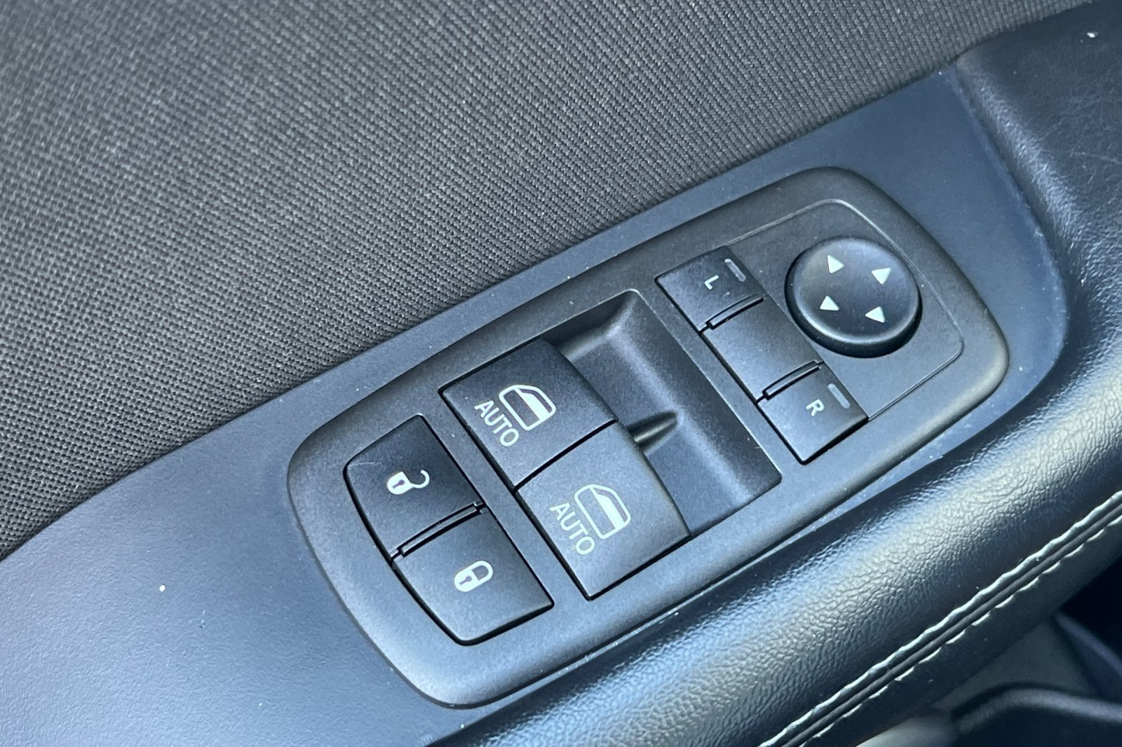 Used 2016 Dodge Challenger SXT RWD image 12