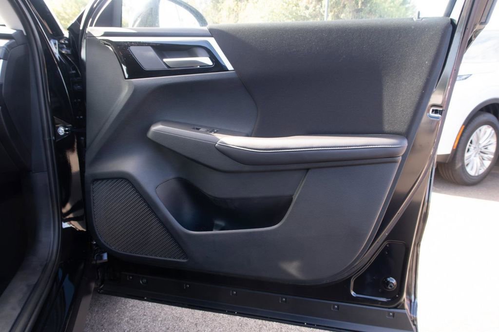 New 2024 Mitsubishi Outlander ES image 21