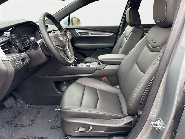 New 2025 Cadillac XT5 Luxury image 16