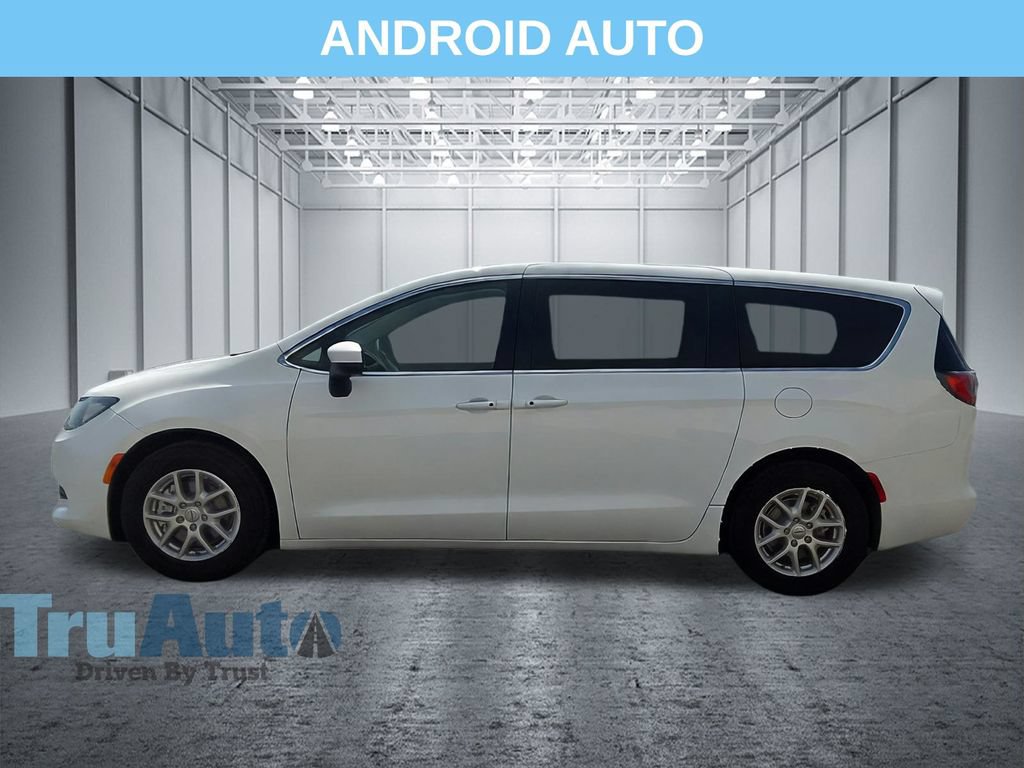 Used 2023 Chrysler Voyager LX FWD image 4