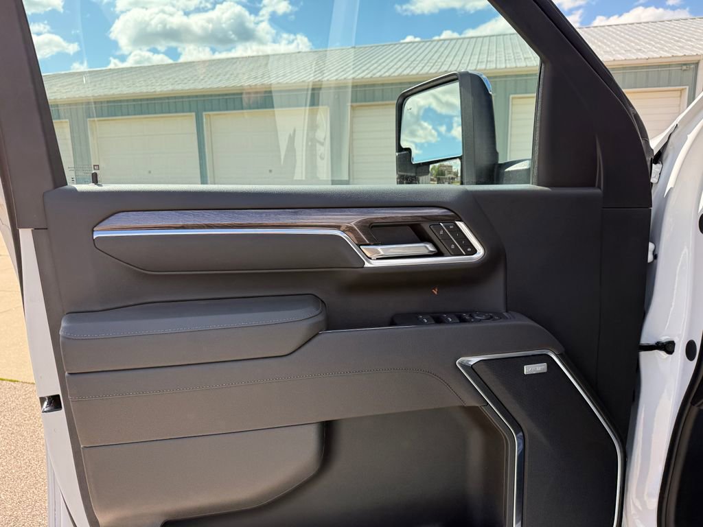 Used 2026 Chevrolet Silverado 2500 LTZ w/ LTZ Premium Package AWD/4WD image 18