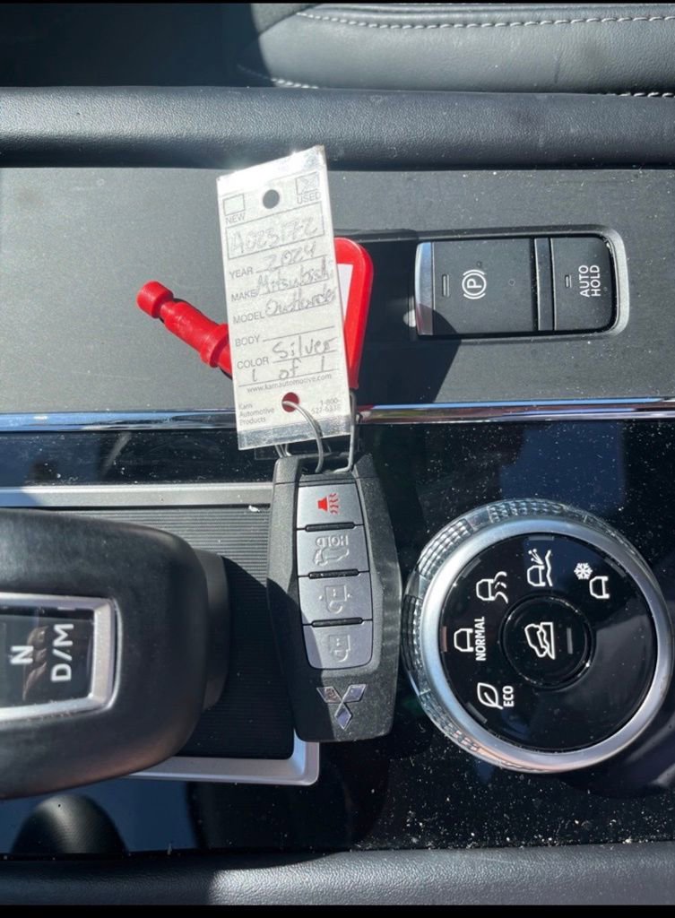 Used 2024 Mitsubishi Outlander SE image 16