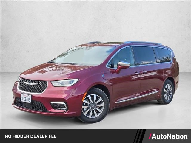 Used 2021 Chrysler Pacifica Limited w/ Uconnect Theater Family Group