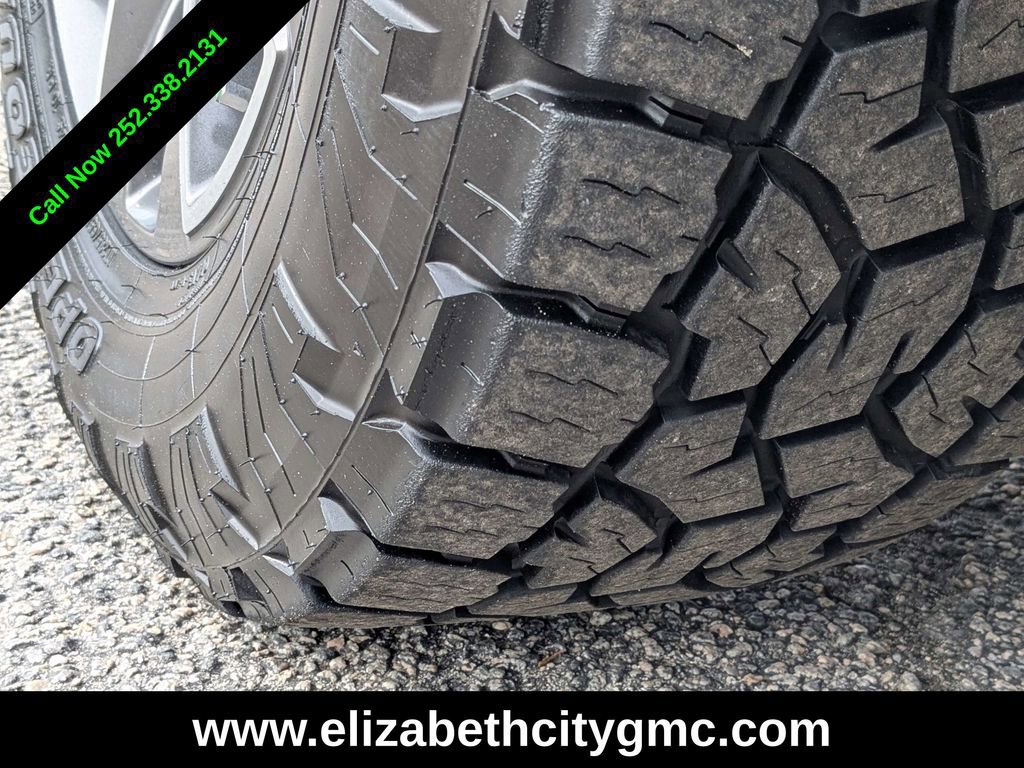 Used 2024 Chevrolet Tahoe Z71 w/ Luxury Package image 13