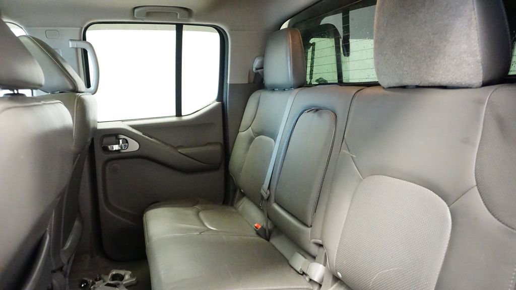 Used 2012 Nissan Frontier SL w/ Moonroof Pkg image 19