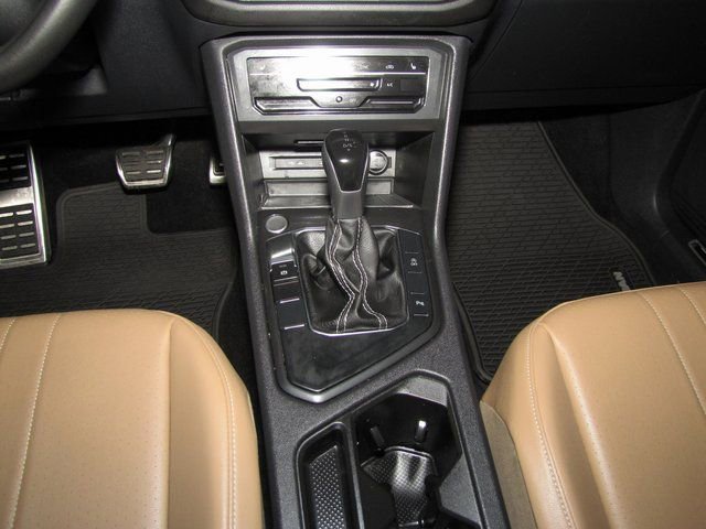 Used 2024 Volkswagen Tiguan SE R-Line image 16