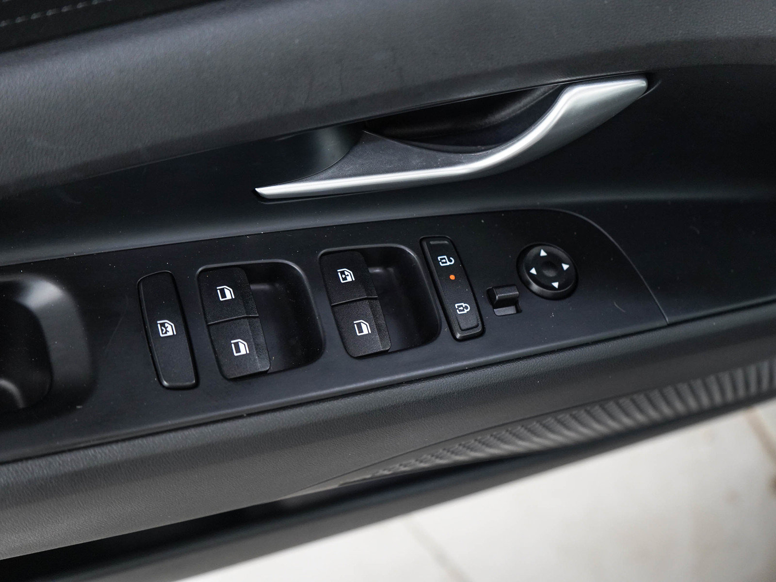 Used 2024 Hyundai Elantra SEL FWD image 18