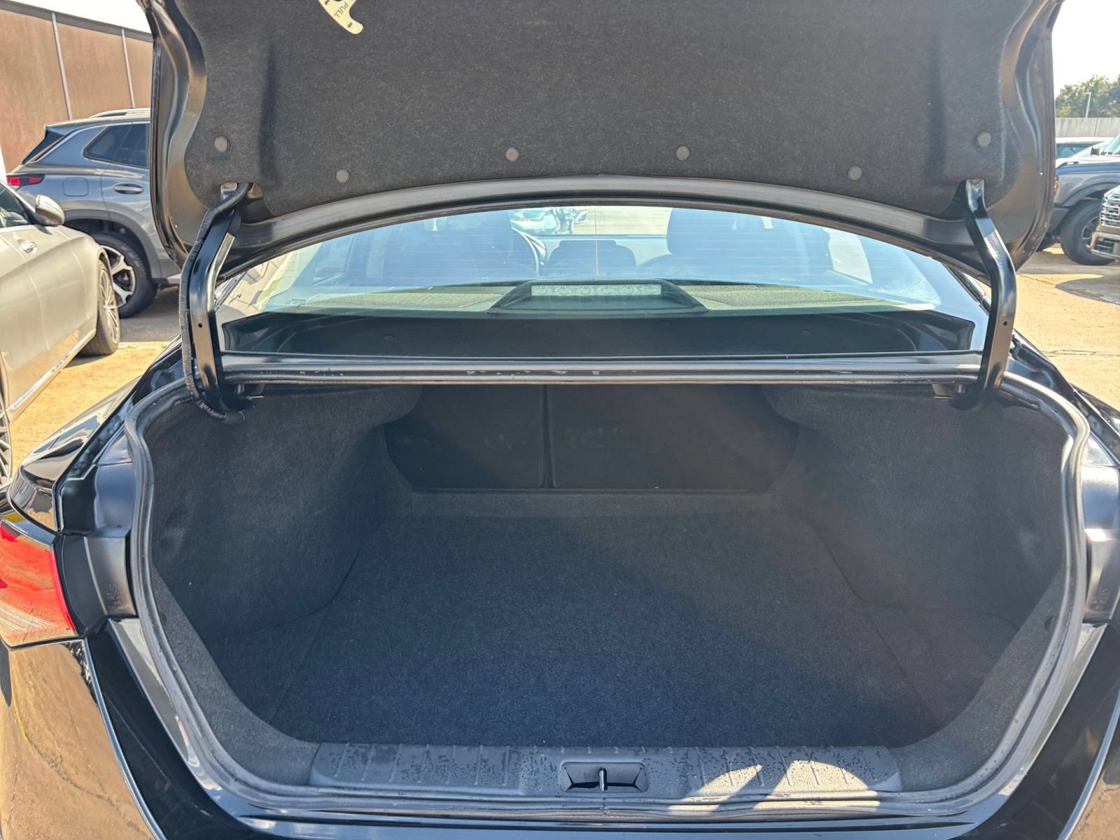 Used 2025 Nissan Sentra S FWD image 28