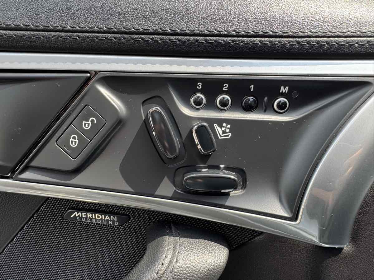 Used 2018 Jaguar F-TYPE Coupe RWD image 24