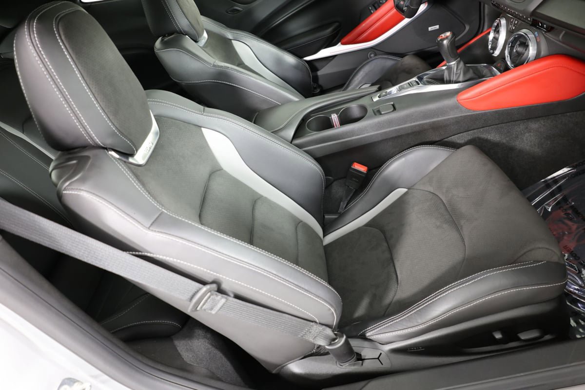 Used 2018 Chevrolet Camaro SS RWD image 40