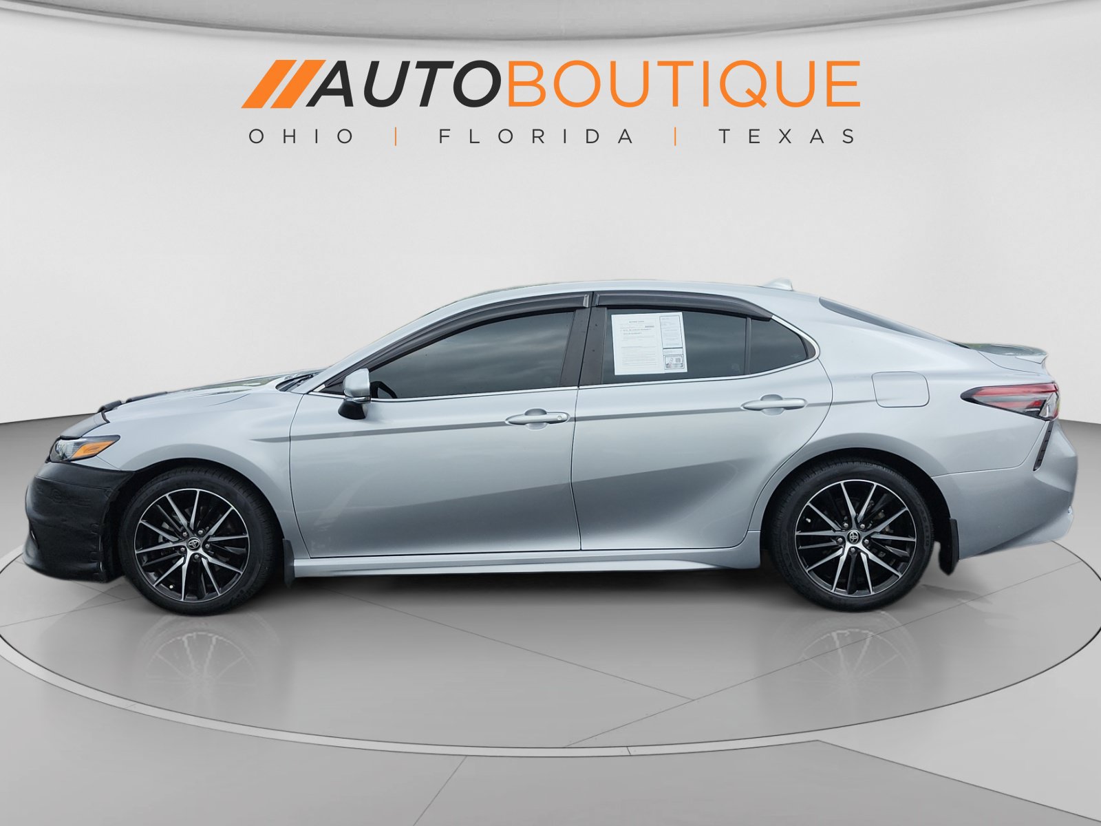 Used 2022 Toyota Camry SE FWD image 2