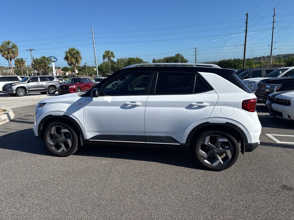 Used 2022 Hyundai Venue Limited image 4
