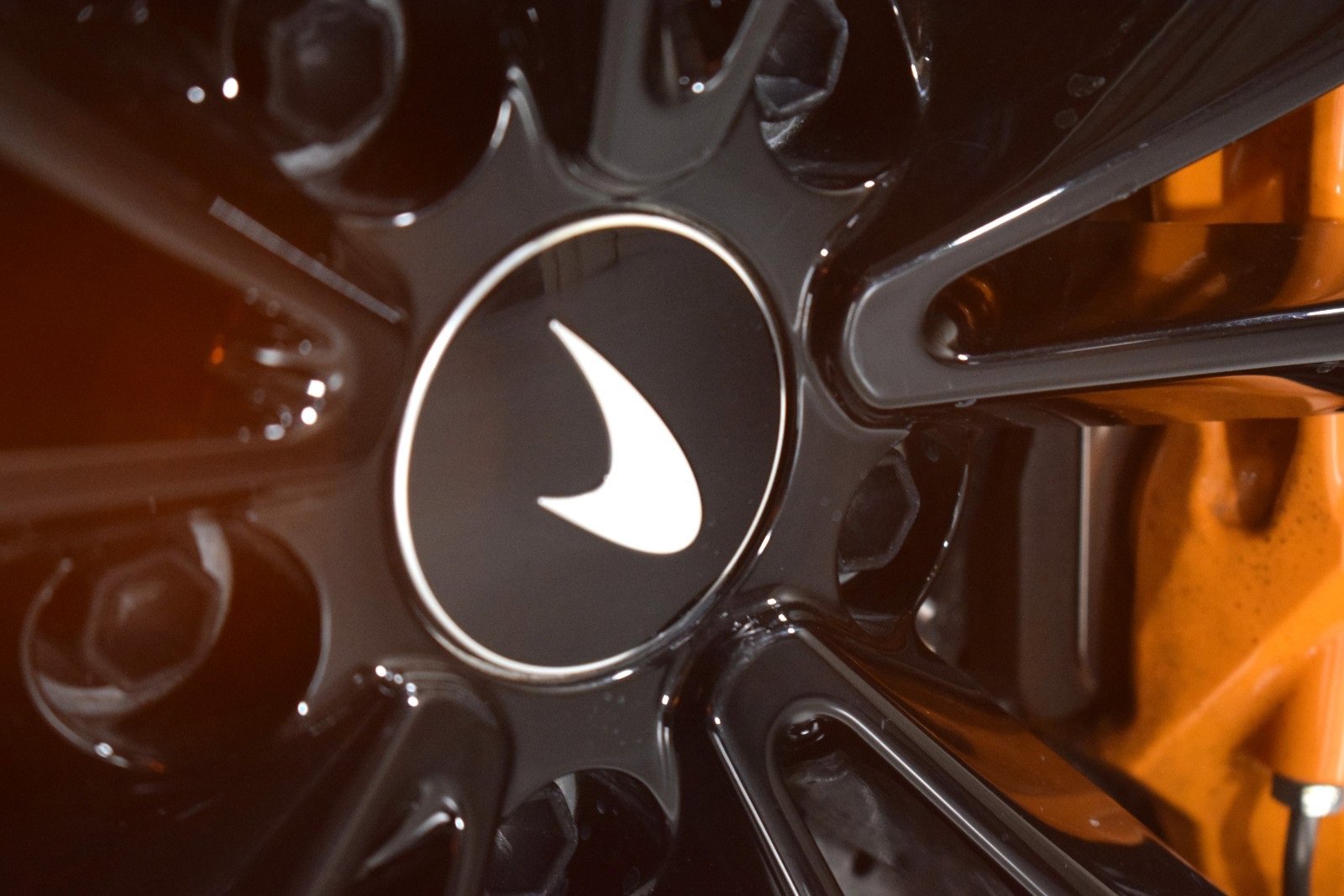 Used 2023 McLaren Artura image 17