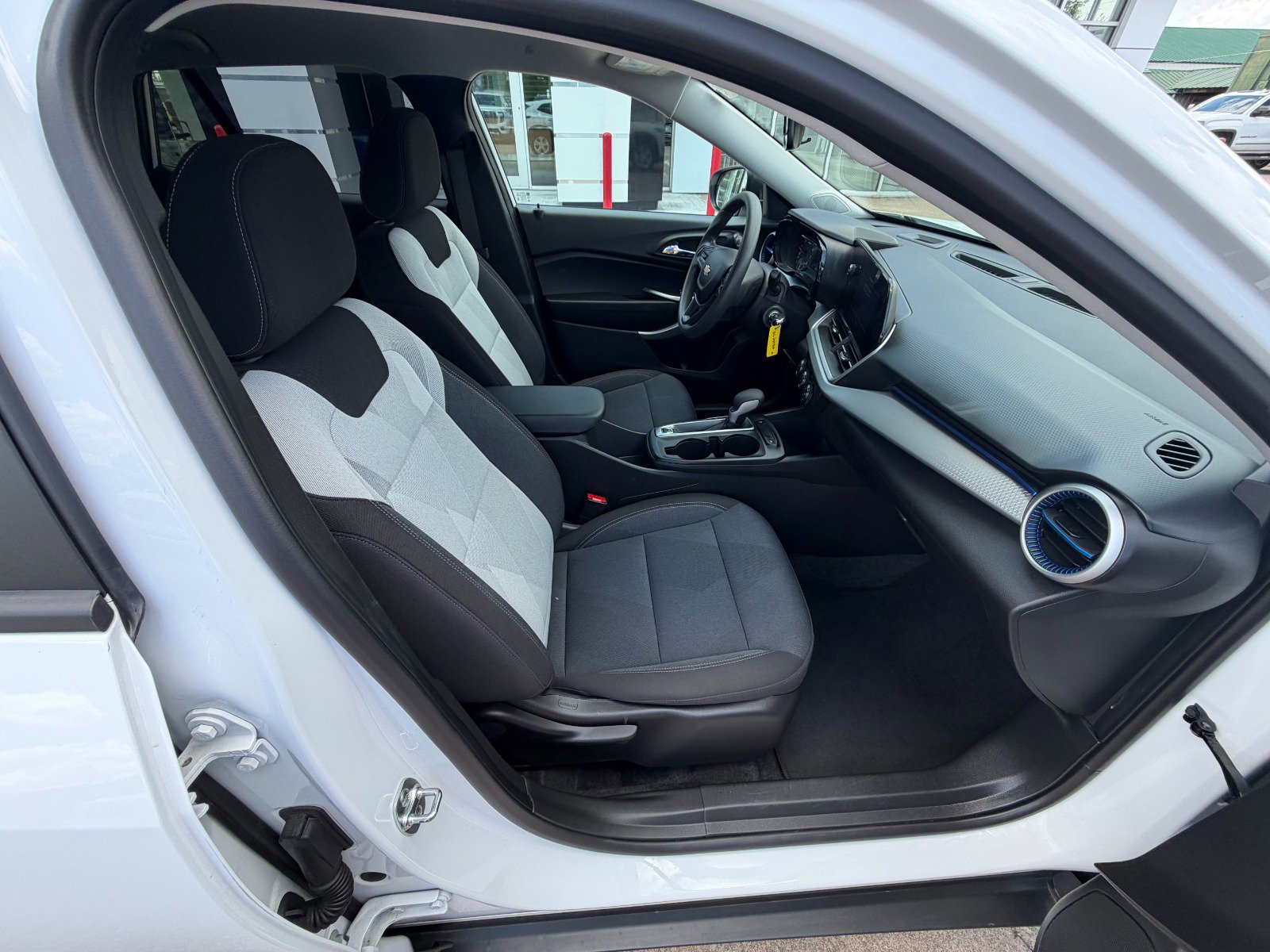 Certified 2025 Chevrolet Trax LS FWD image 6