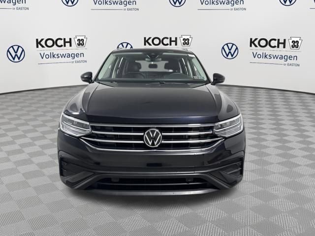 Used 2023 Volkswagen Tiguan SE w/ Panoramic Sunroof Package AWD/4WD image 2