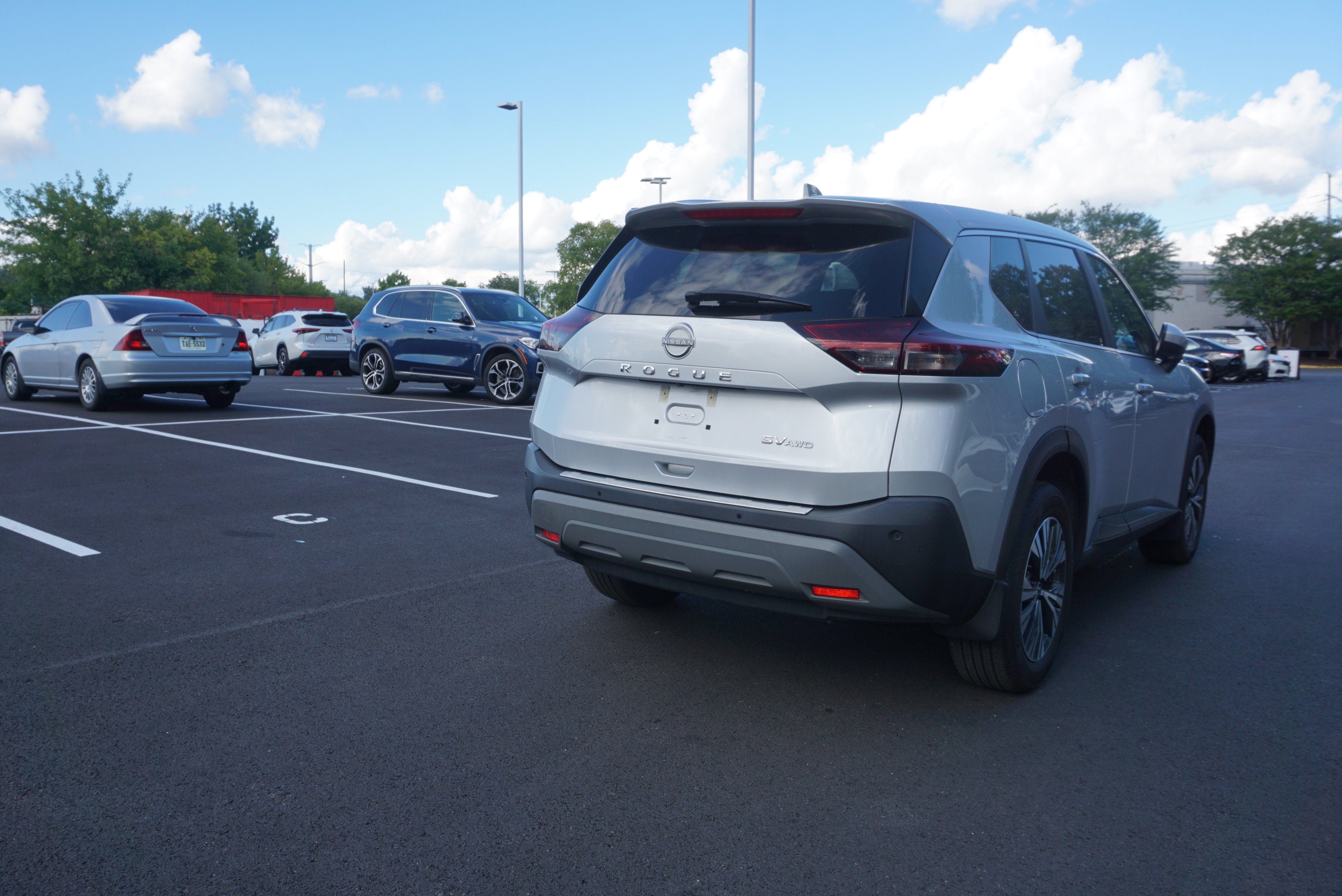 Used 2023 Nissan Rogue SV AWD/4WD image 3
